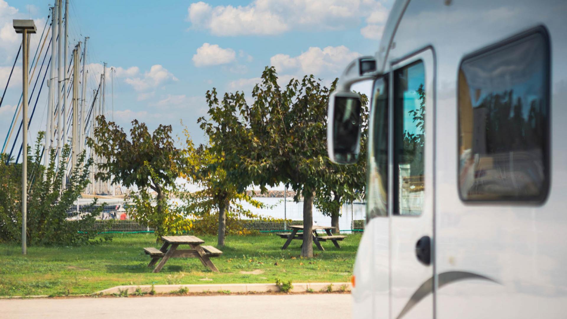 AIRE D'ACCUEIL ET DE STATIONNEMENT CAMPING-CARS DE SAINT-CYPRIEN