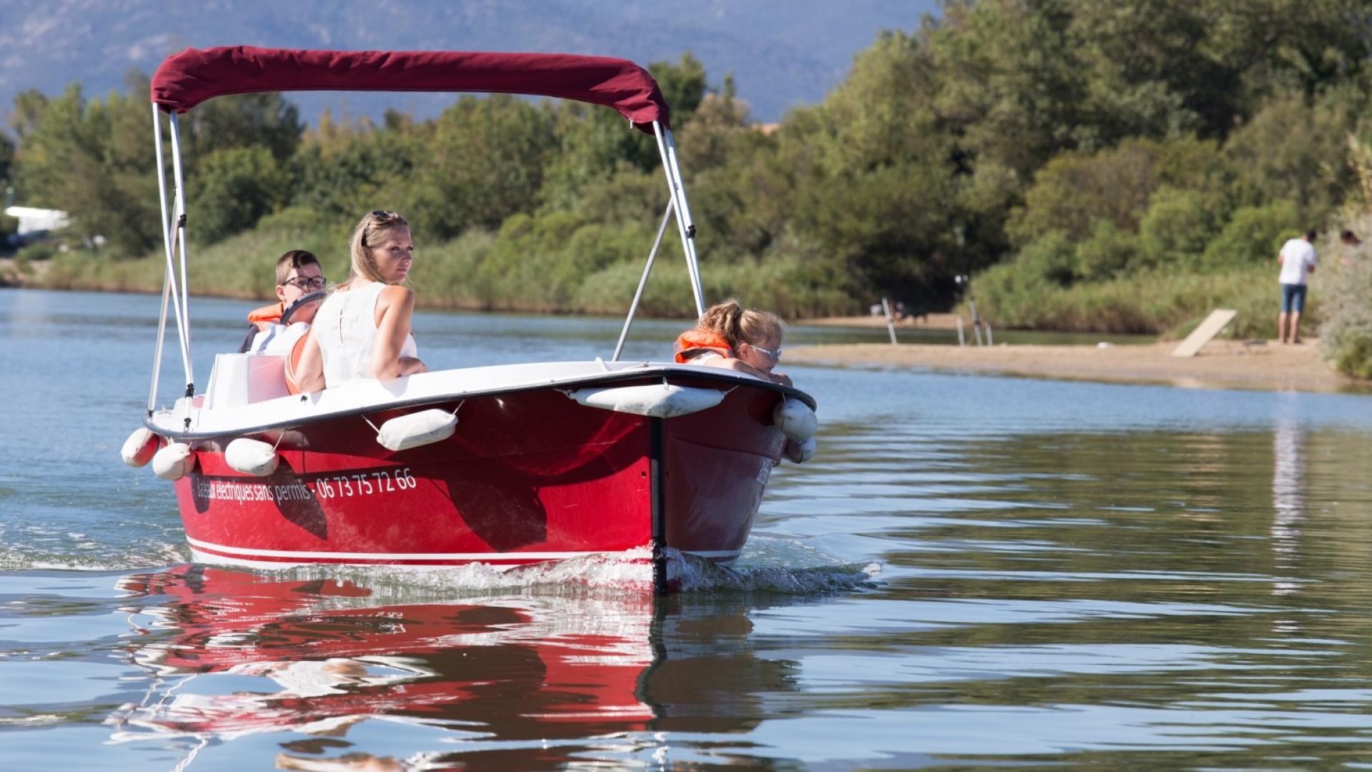 LES PETITS BATEAUX DE LA LAGUNE