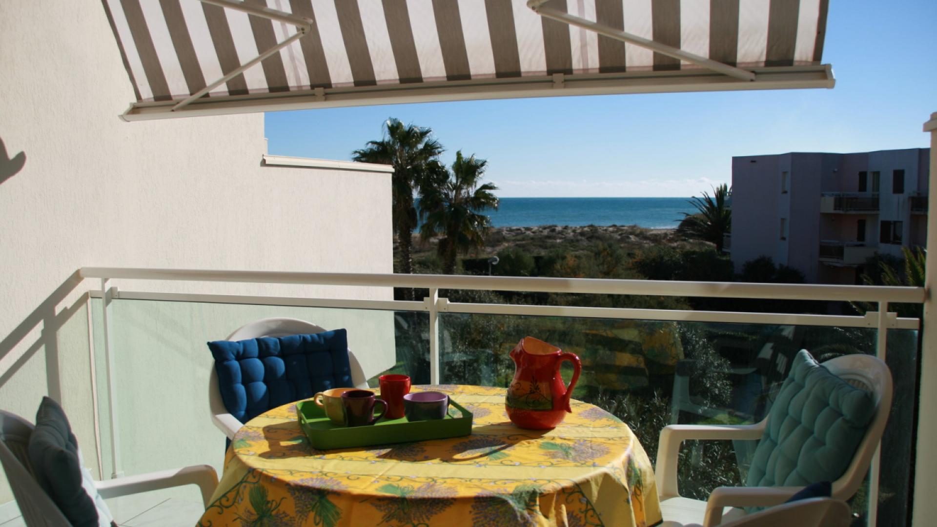 GRAND STUDIO TOUT CONFORT FACE A LA PLAGE T1 CABINE