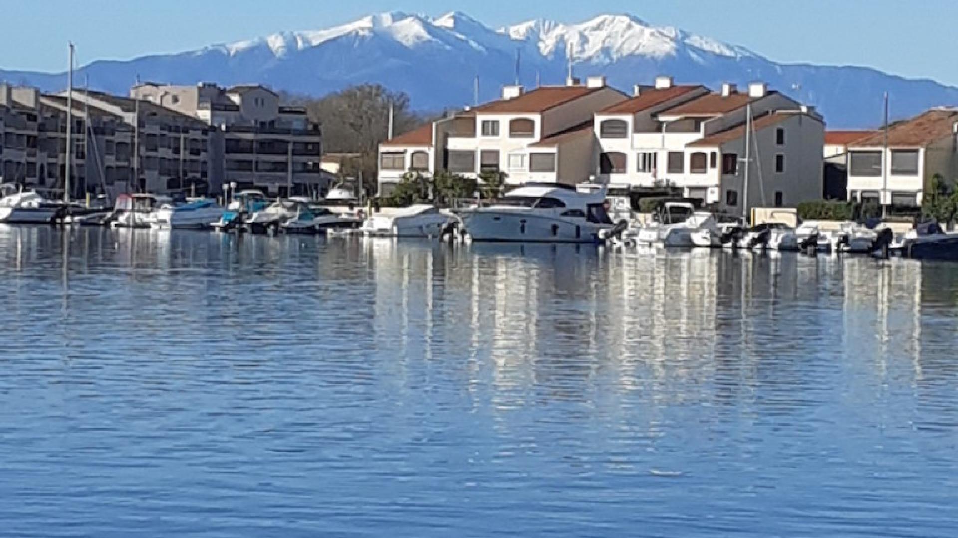 BEL APPARTEMENT AVEC PISCINE OUVERTE JUSQU'A 22H T2