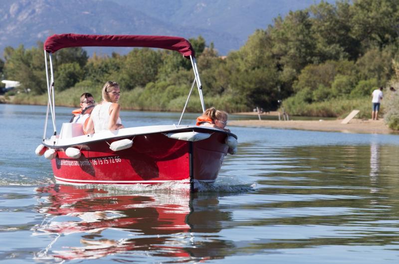 les petits bateaux de la lagune