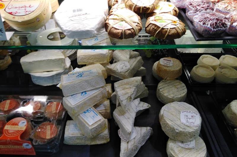 AU PETIT MARCHÉ 6 AU PETIT MARCHÉ 6
