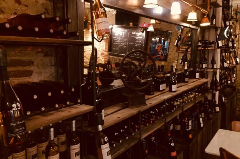 LE PUB À LA FRANÇAISE LE PUB À LA FRANÇAISE
