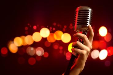 concert chanteuse 1920px